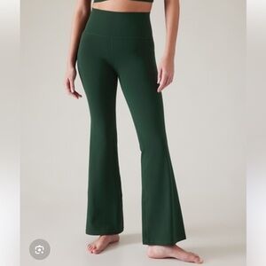 Athleta Salutation Stash Flare Pants Leggings - Seaweed Snack - Size Large